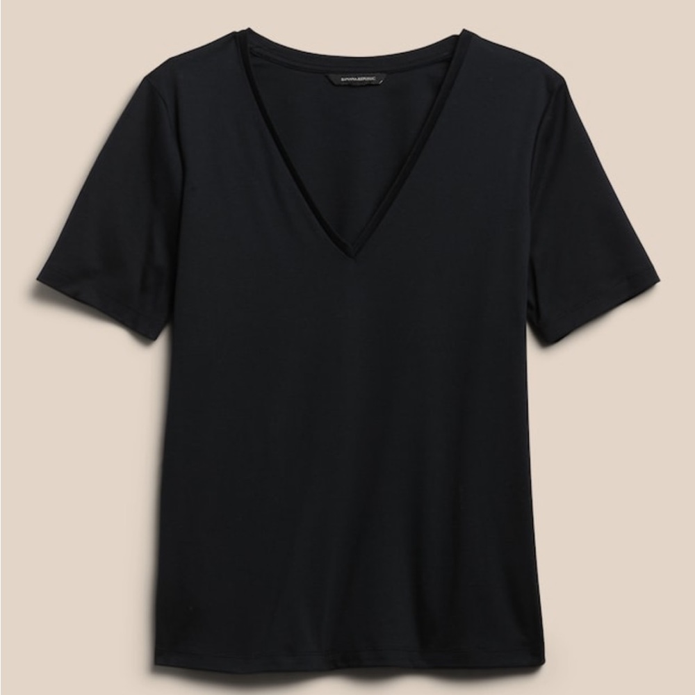 NWT Banana Republic Luxe Touch V-Neck Tee